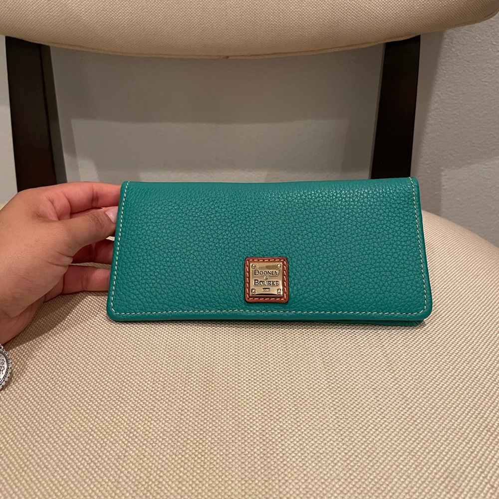 Dooney and Bourke Slim leather Wallet Spearmint Color